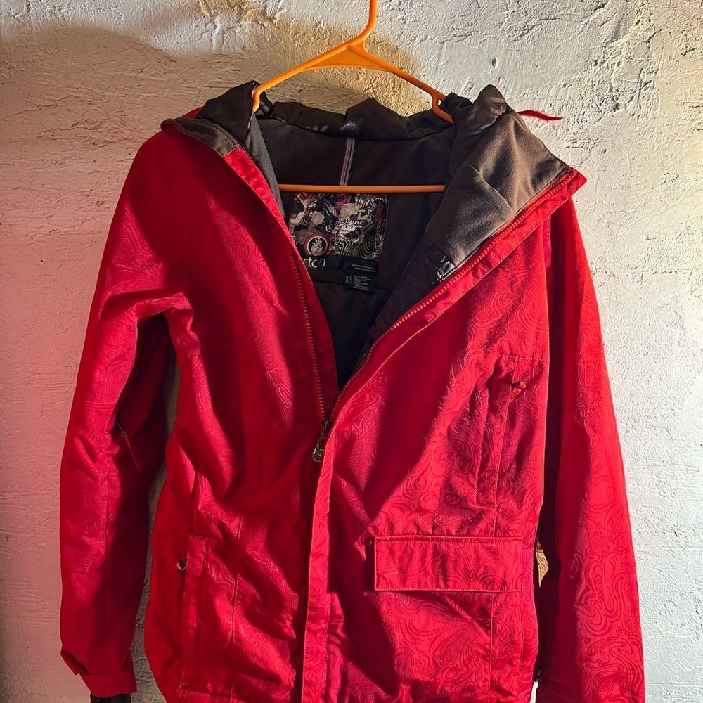 Burton Red Ski Jacket with Hood and Relaxed Fit